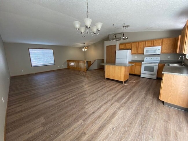 Building Photo - 6013 23rd St S