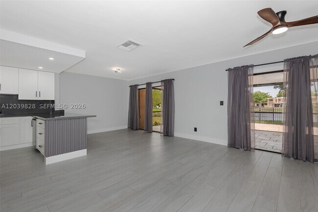 Building Photo - 6653 SW 140th Ave