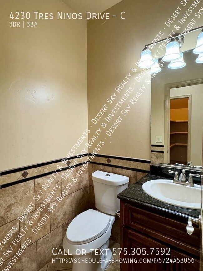 Building Photo - 4230 Tres Ninos Dr
