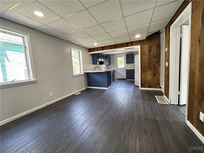 Building Photo - 1029 Gill St