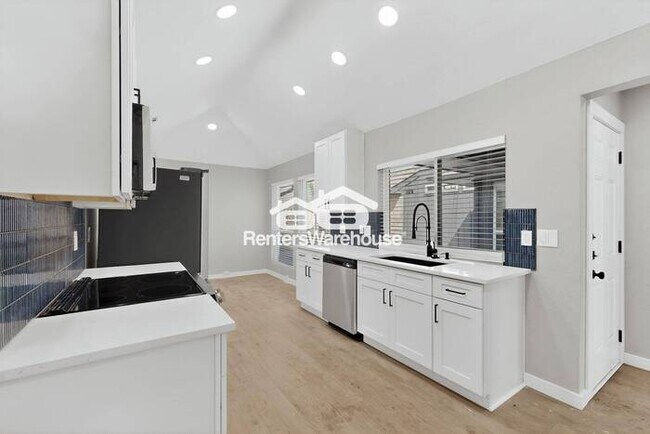 Building Photo - Renovated home in Plano Ready to Be Your Home