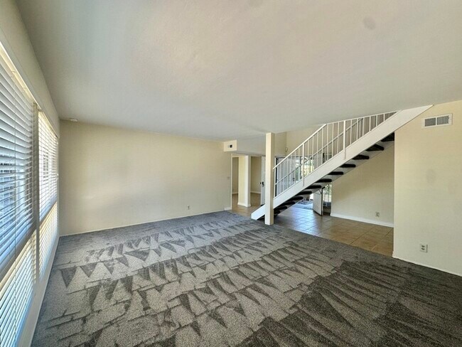 Building Photo - 4 Bedroom Home 3 Car Garage with Fenced Ya...