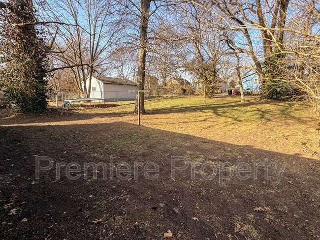 Building Photo - 816 S Woodland Ave