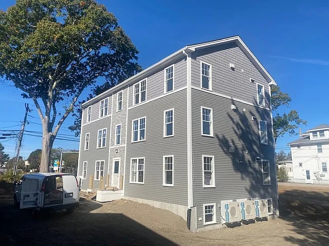 Building Photo - 163 Summer St