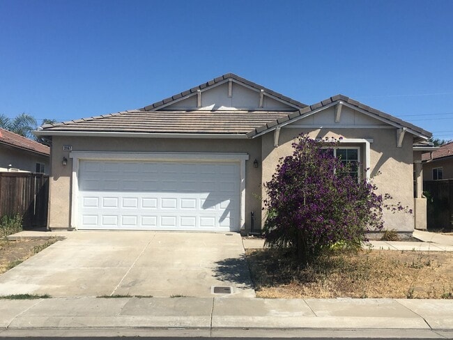 Building Photo - Move-In Special: 1/2 Off First Months Rent