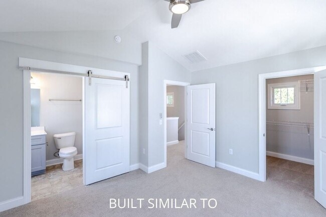 Building Photo - 2656 Greenport Dr