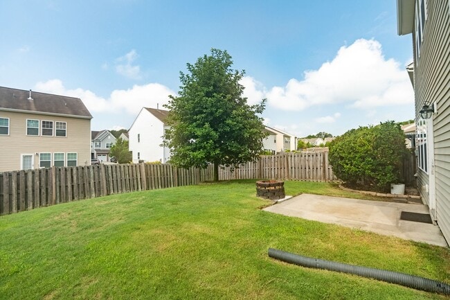 Building Photo - Charming 3BR Home with Loft, Fenced Yard & Community Pool