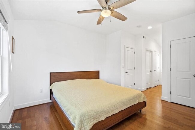 Building Photo - 4842 Park Ave