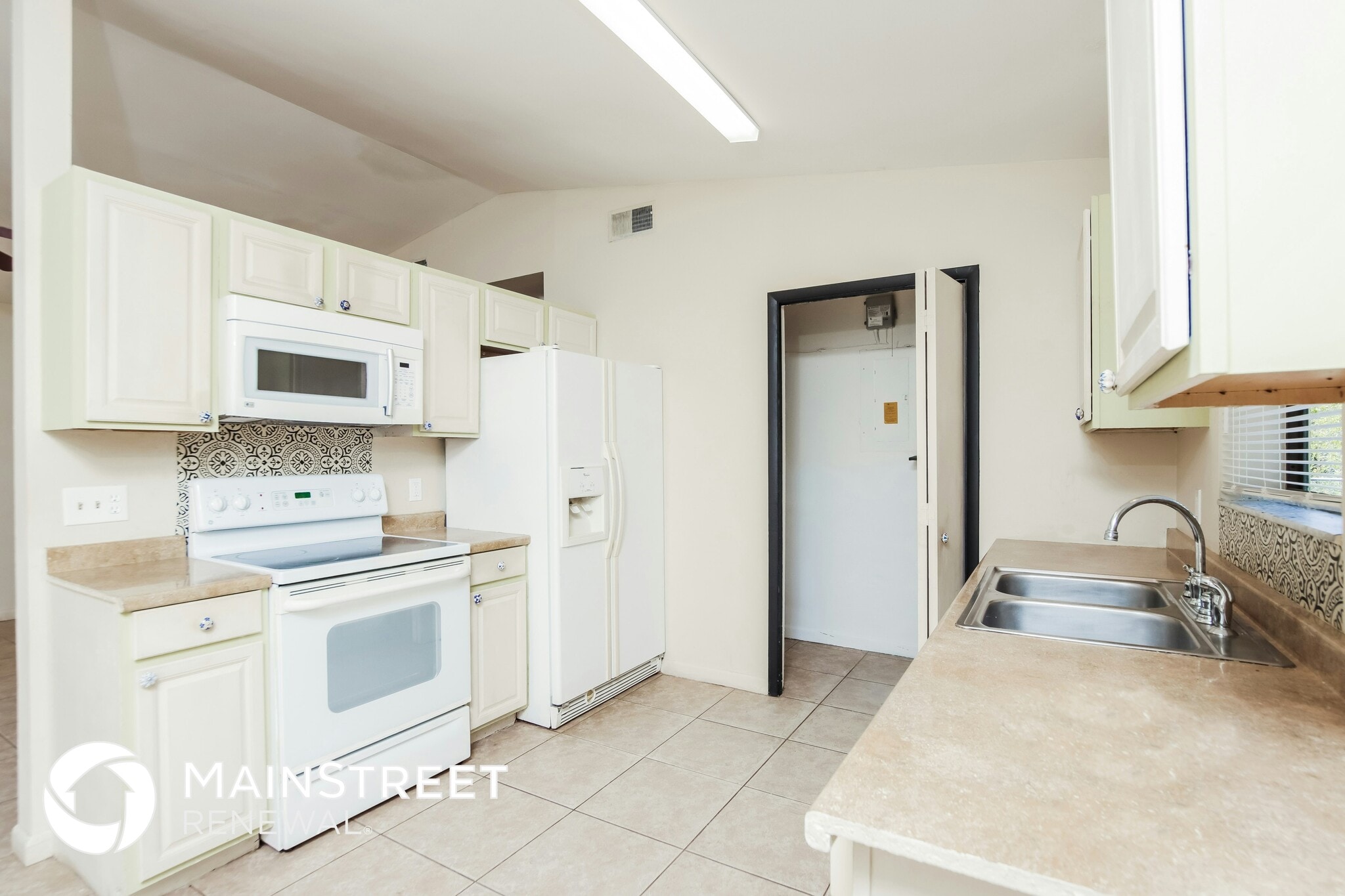 Building Photo - 811 Airport Ave SE