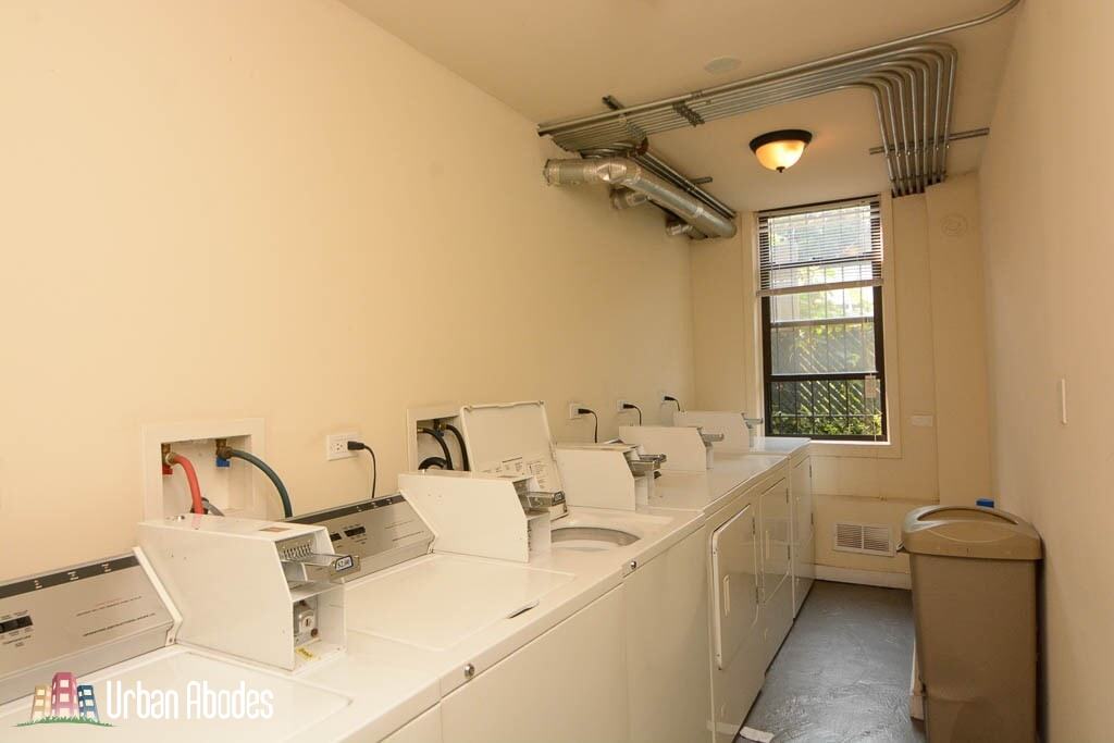 Building Photo - 4735 N Hermitage Ave