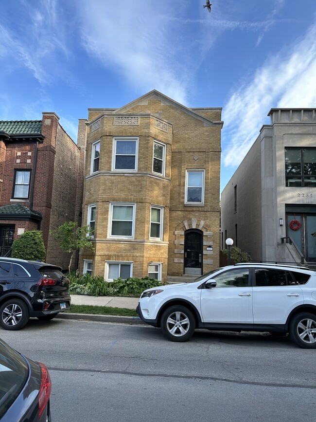 Building Photo - 2249 W Winnemac Ave