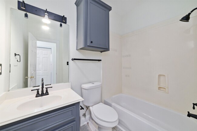 Building Photo - 1408 S Friendswood Dr