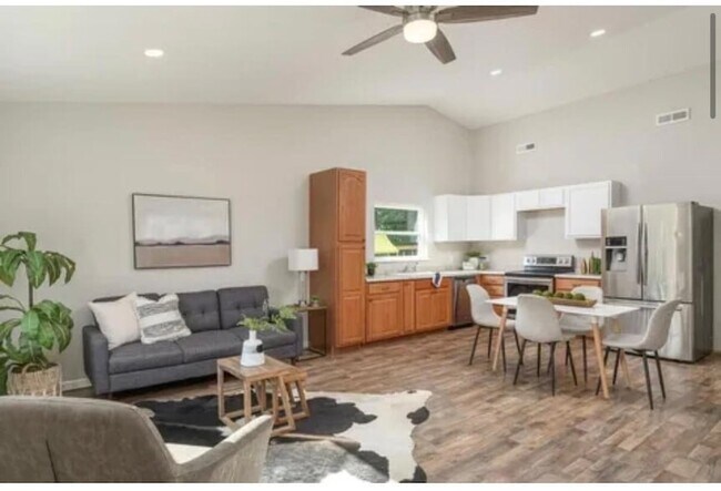 Building Photo - 471 Idaho Ave