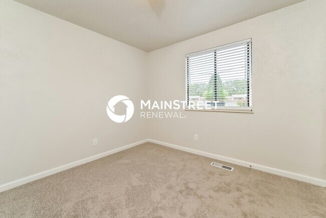 Building Photo - 4 Bedroom Pet-Friendly Home in Knoxville, TN with Main Street Renewal