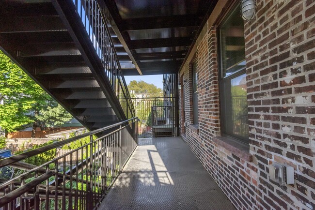 Building Photo - 274 6th St