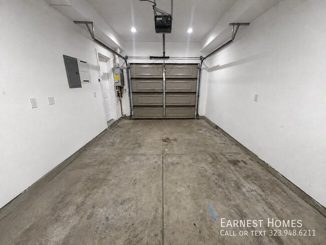 Building Photo - 310 N 3rd St