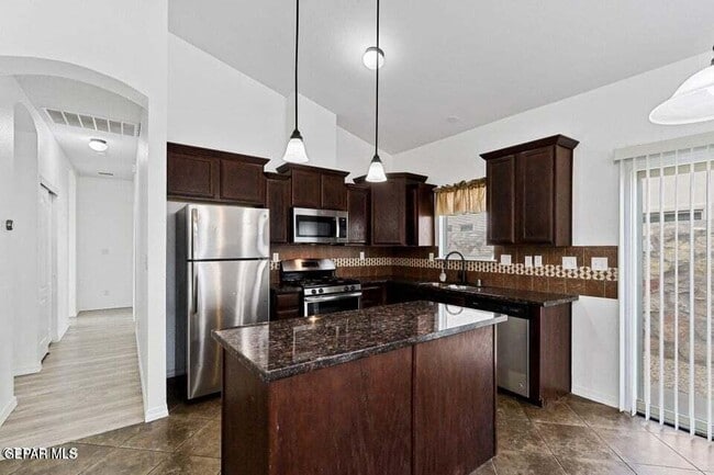 Building Photo - 3745 Loma Brisa Dr