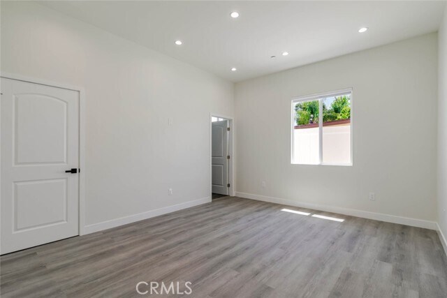 Building Photo - 10654 Nassau Ave