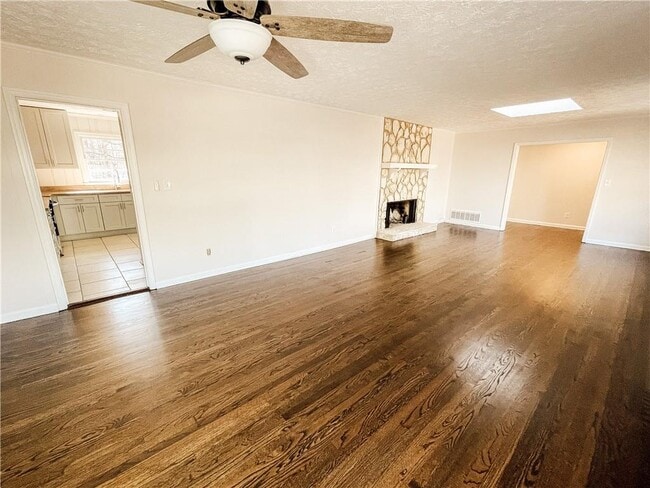 Building Photo - 359 N Victoria Rd