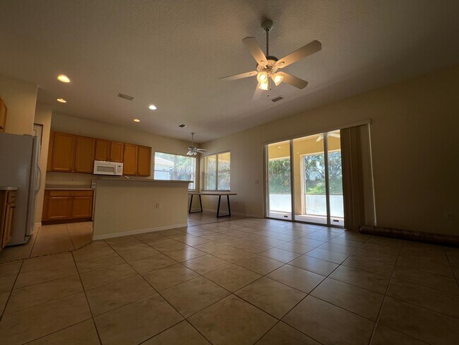 Building Photo - 3 BEDROOM, 2 BATH HOME IN THE GATED COMMUNITY OF LAKE FOREST
