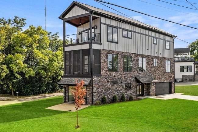Building Photo - 6011 Hill Cir Dr