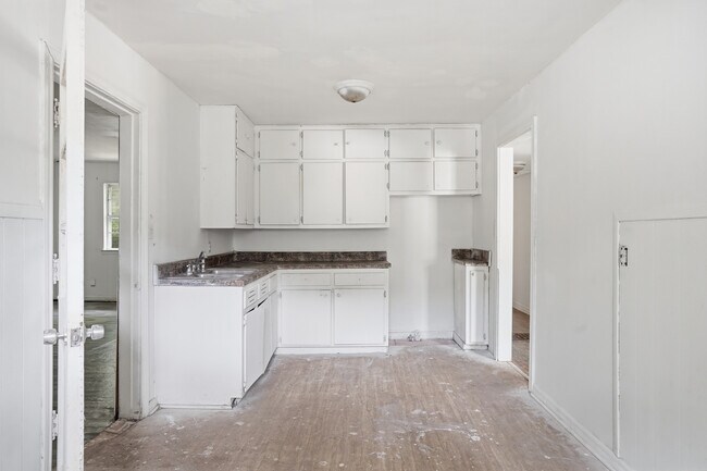 Building Photo - 7827 Rugby Ave