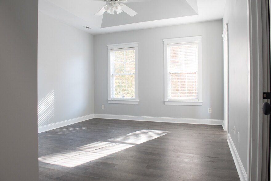 Building Photo - 16015 Kelly Park Cir