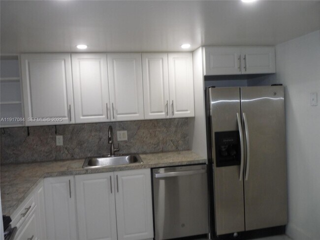 Building Photo - 14501 N Kendall Dr