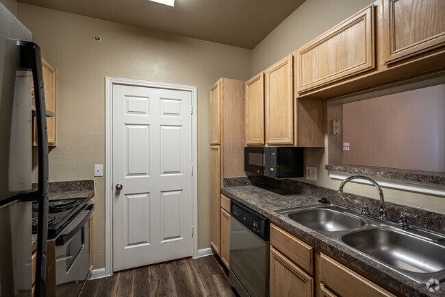 2BR, 2BA - 901SF - Copperwood Ranch