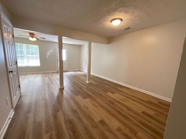 Building Photo - **Modern 2-Story Townhome in Decatur – 3 B...
