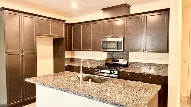 Building Photo - Beautifully 2019-Built 3 Beds 2.5 Baths 1,468 Sqft Home in Eastvale!