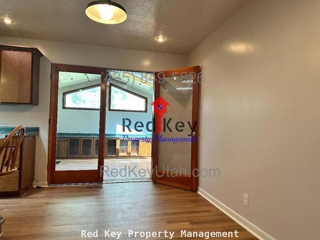 Building Photo - Country Club Dr. Single Family Home