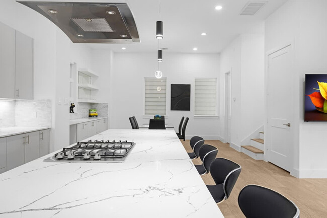 Building Photo - 2105 McGowen St