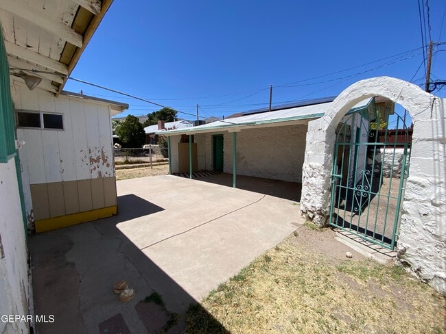Building Photo - 3211 Tularosa Ave