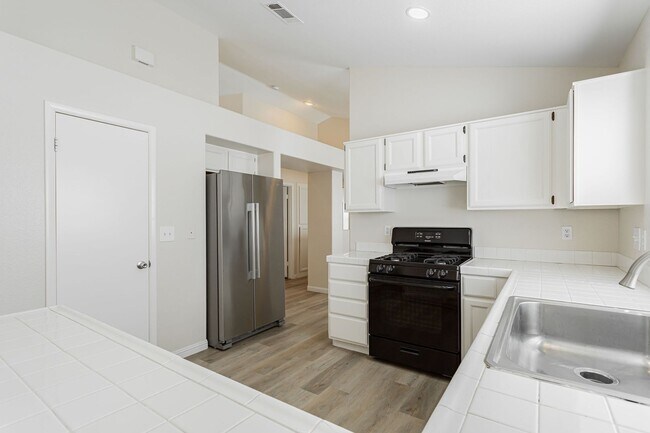 Building Photo - Remodeled 3 Bed Single Story Home