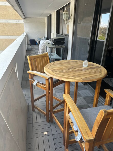 40 ft balcony - 6101 Edsall Rd