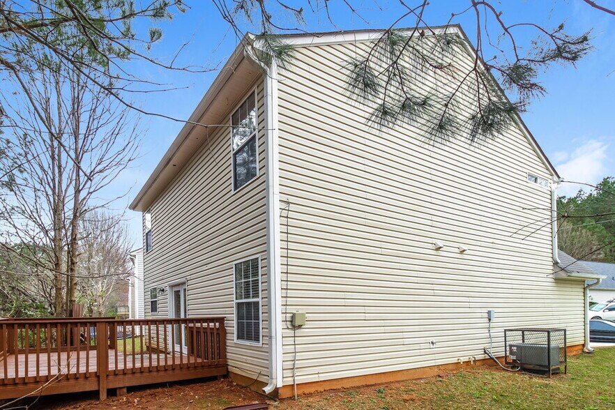 Building Photo - 7152 Ravenwood Ln