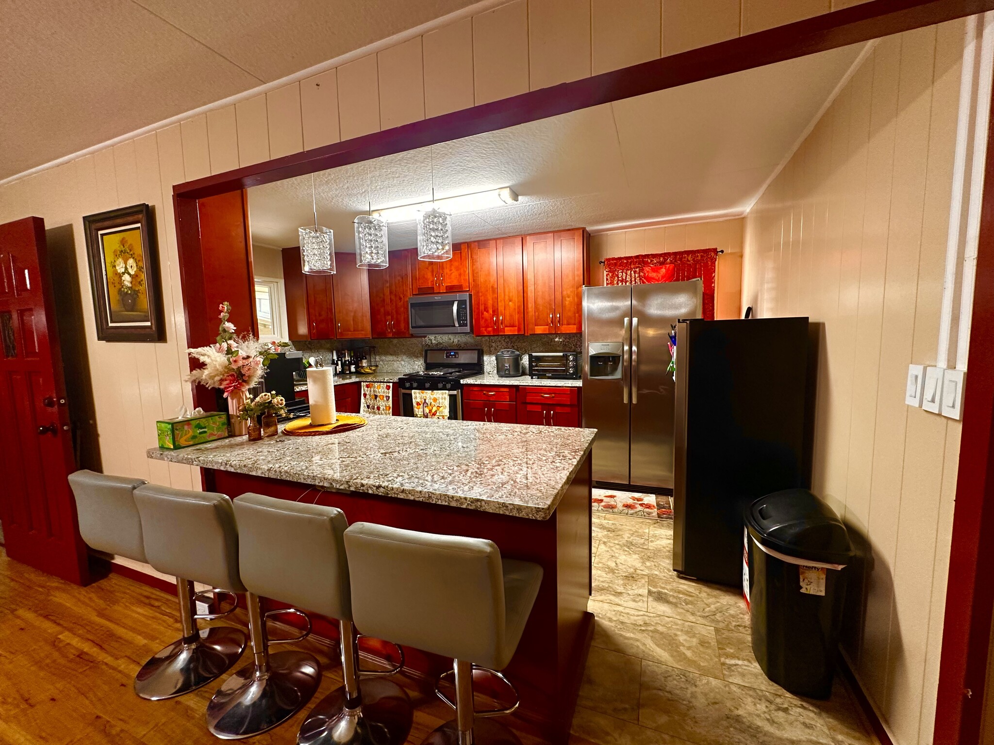 Building Photo - 2668 Kalihi St