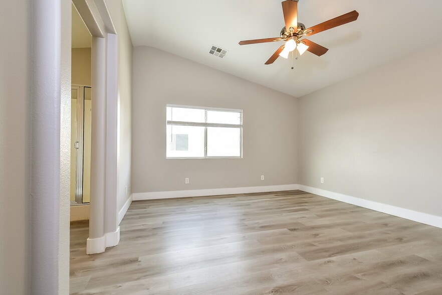 Building Photo - 5277 Vine Hill Ct