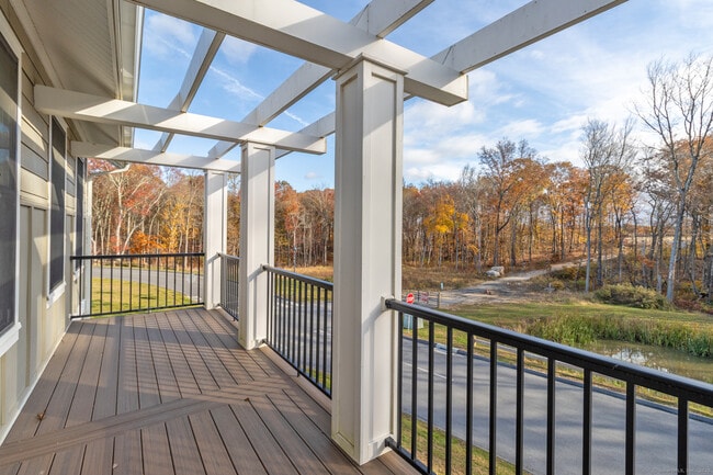 Building Photo - 500 Edgewater Cir