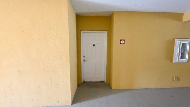 Building Photo - 5090 Fairways Cir