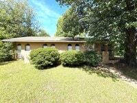 Building Photo - ** 4 Bed 1.5 Bath located by lagoon park ** Call 334-366-9198 for a self tour