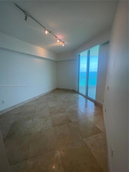 Building Photo - 16047 Collins Ave