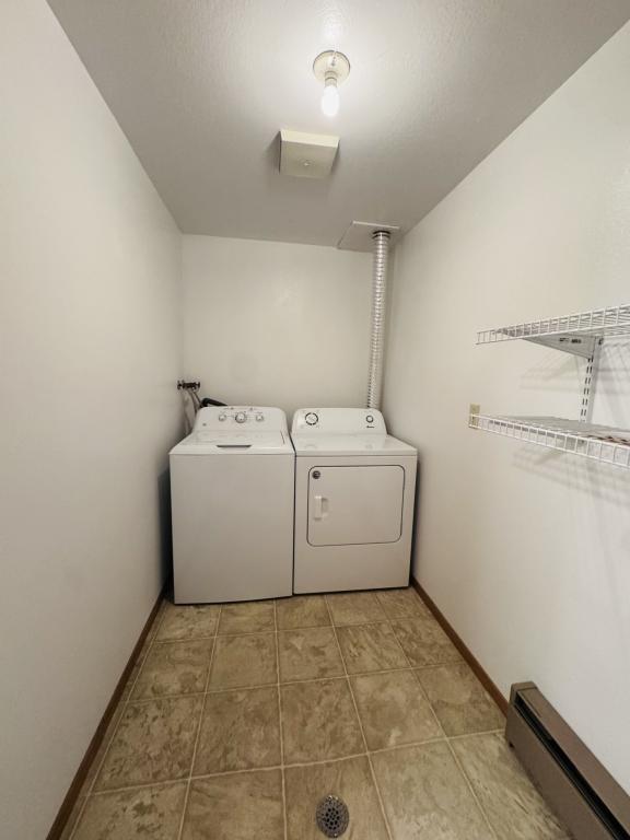 Building Photo - 2433 Sunlight Cir