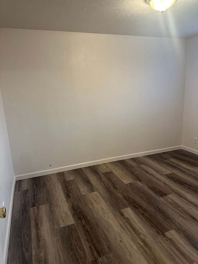 Building Photo - Fully Remodeled Home, Move In Ready! Pet c...