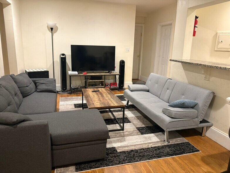 Building Photo - 56 Egmont St