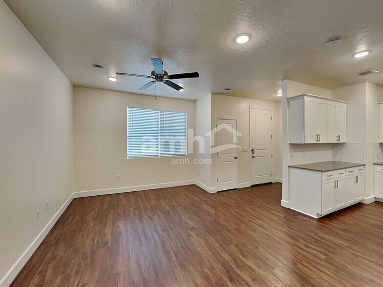 Building Photo - 1278 Vlg Grn Trl