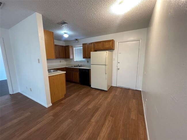 Building Photo - 1925 Castle Gate Cir