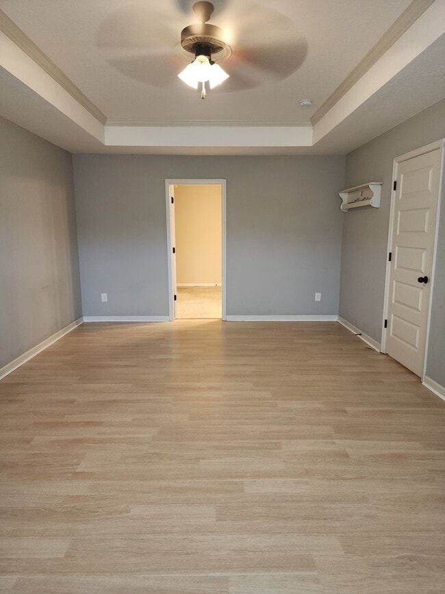 Building Photo - LOVELY TWO STORY W/ 5 BEDS, 3 FULL BATHS. ...