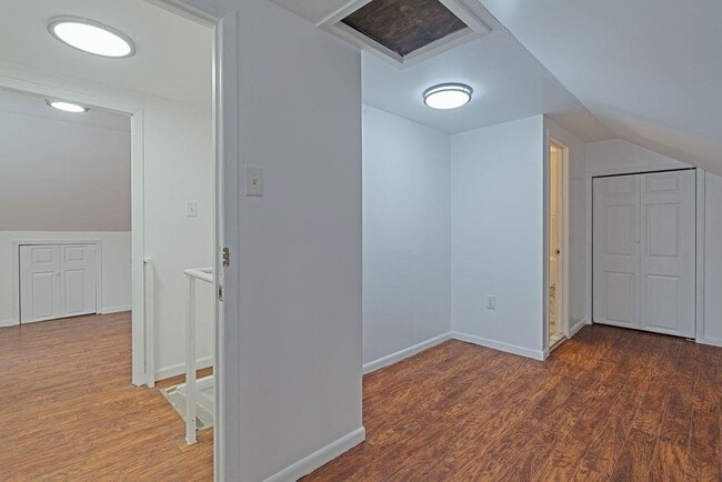 Building Photo - 337 Summit Ave